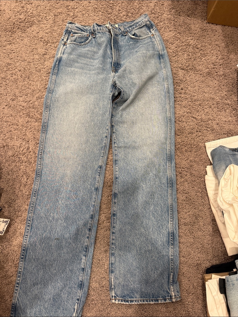 Light Wash Straight Leg Jeans- girlfrnd